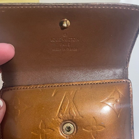 Louis Vuitton monogram Vernis Elise wallet in Carmel Gold - Picture 7 of 16